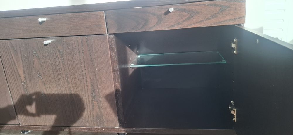 Aparador madeira escura IKEA, BJURSTA