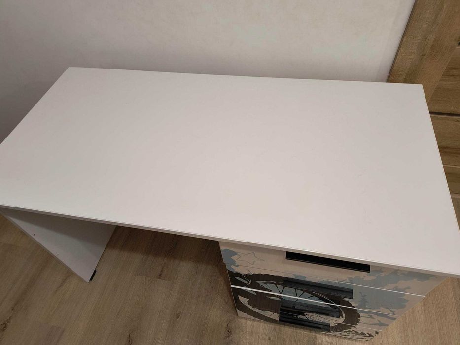 Sprzedam biurko młodzieżowe