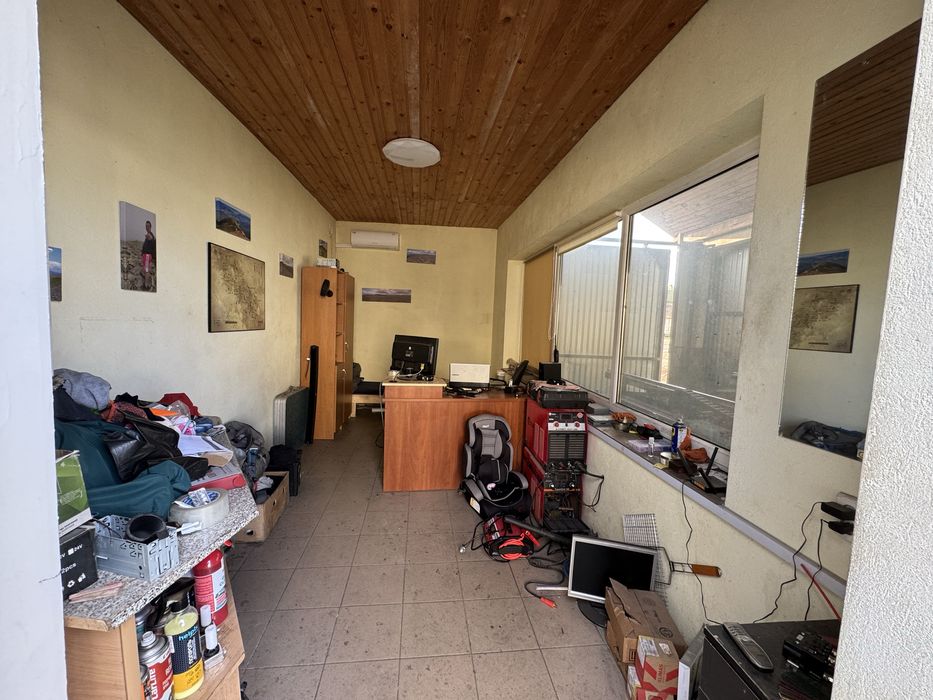 Продається комплекс промислових приміщень