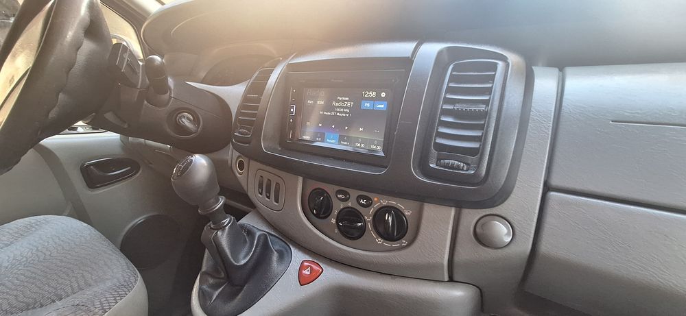 Renault trafic 9 osobowy