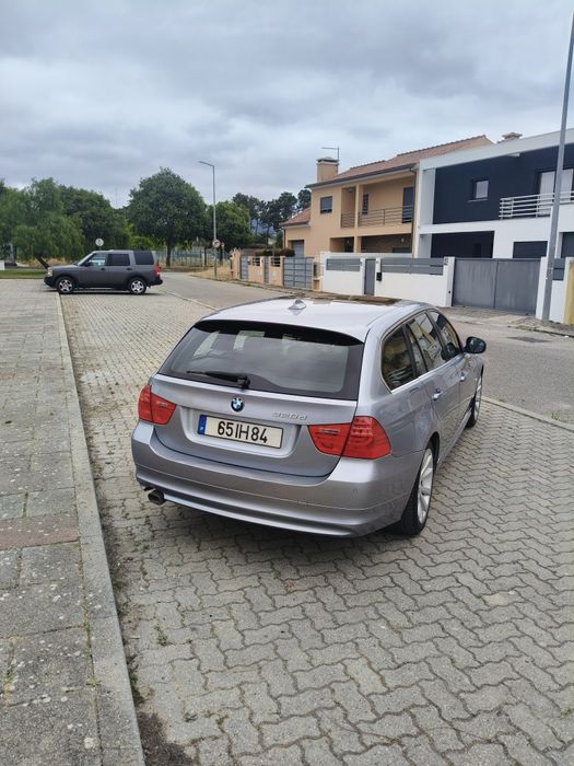 BMW 320d Touring Auto Nacional • 123 mil km • Panorâmico • Pele