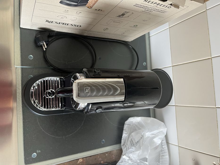 Maquina café Nespresso citiz com fatura e garantia