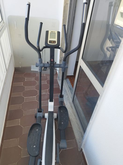 bicicleta elíptica da marca NEWFIT