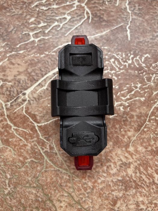 Велосипедный задний фонарь.