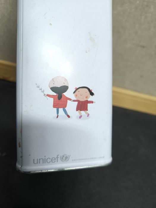 Lata Decorativa Metálica UNICEF - Colecionável
Lata metálica vertical