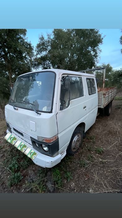 Duas Nissan de 3 e 7 lugares
