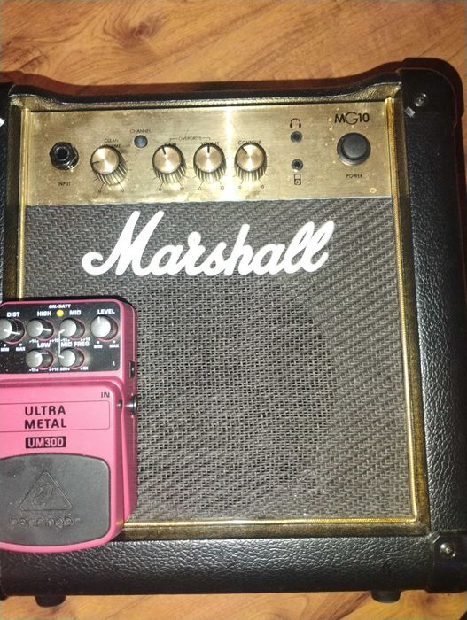 Wzmacniacz gitarowy Marshall 10 i utra metal kostka