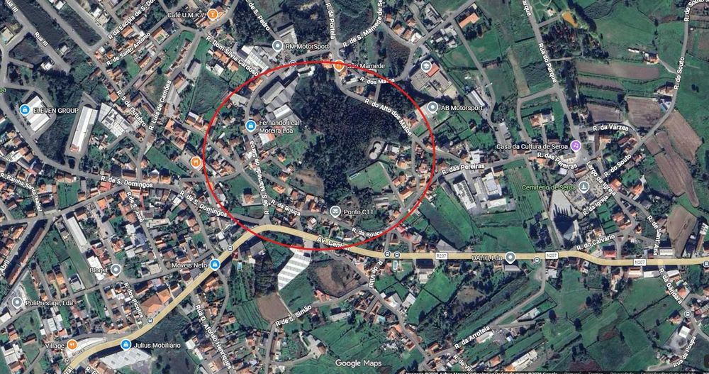 Terreno (parcial) estacionamento, retém, estaleiro, barcos.
