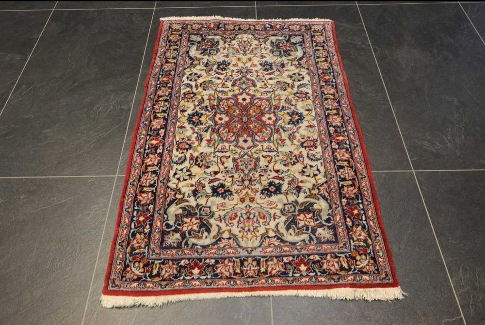 Tapete Persa ISFAHAN de SEDA, original c/nós muito finos, 108cmx65 cm