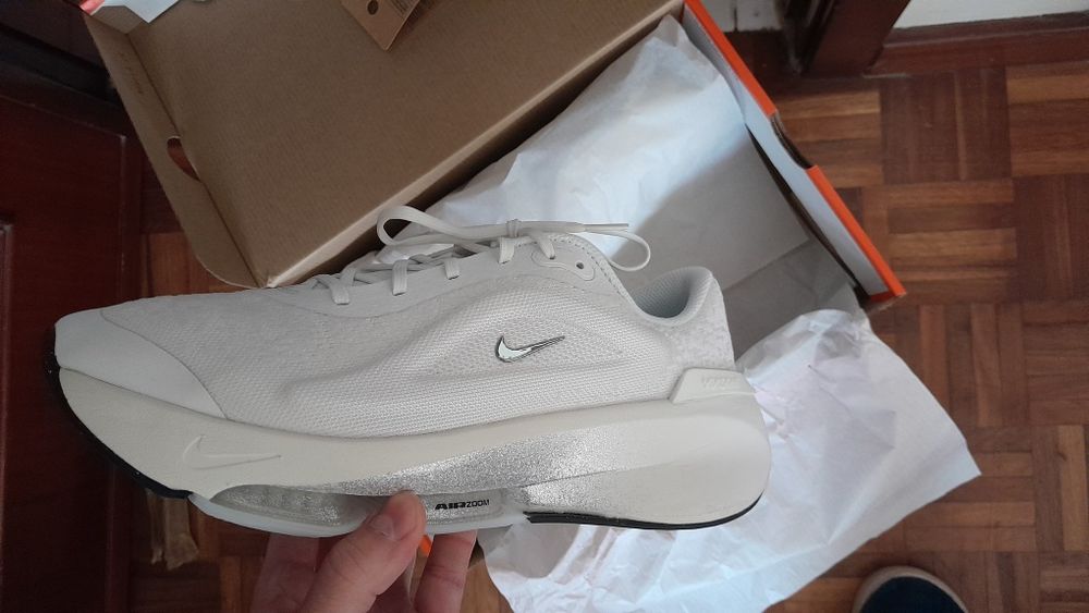 Nike Versair Premium