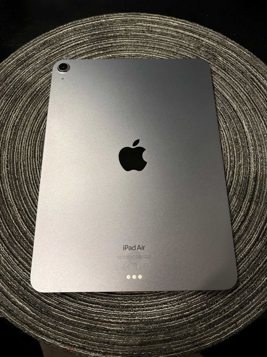 iPad Air 5 10,9" 2022 64GB wifi iCloud uszkodzony