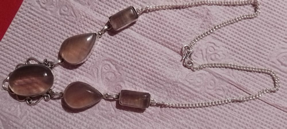 Подарункові шийні прикраси