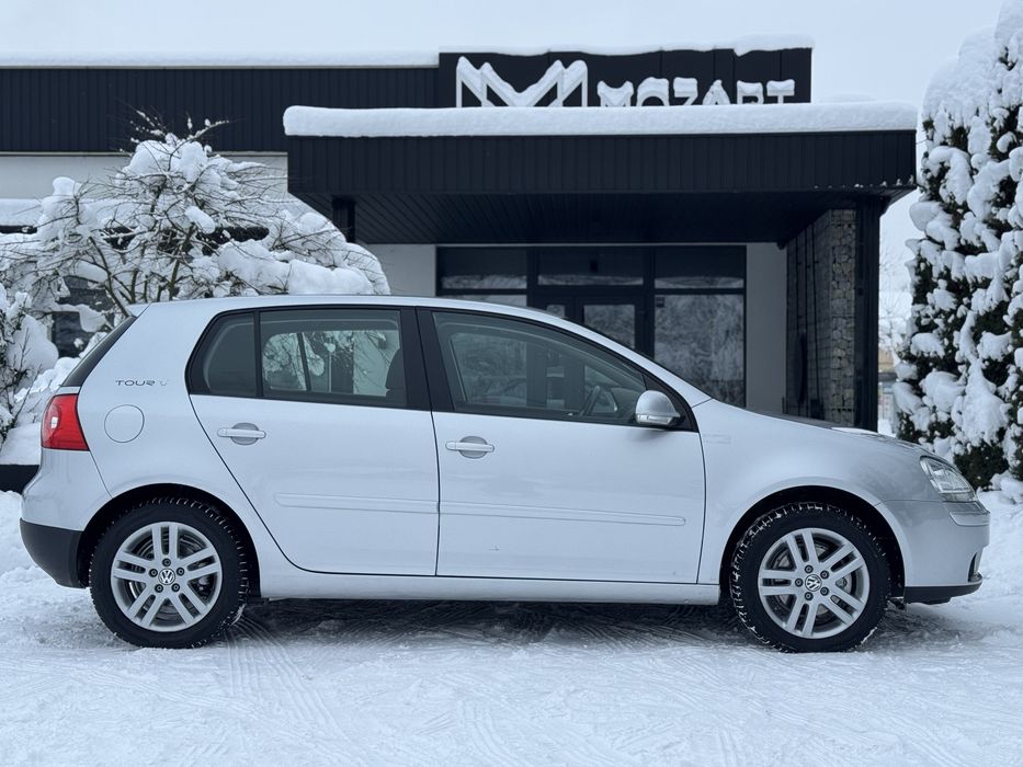 Свіжопригнаний Golf 5 1.6бензин TOUR