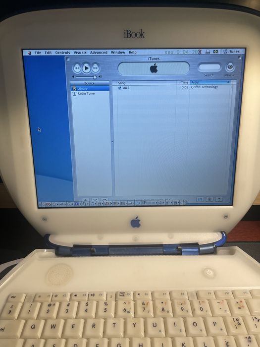 Apple iBook G3 Clamshell Vintage – Funcional – Mac OS 9