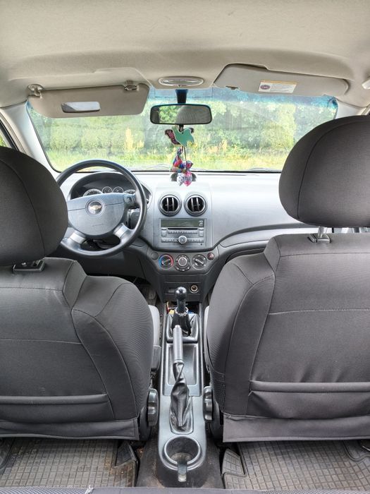 Chevrolet Aveo srebrny 5 drzwi hatchback