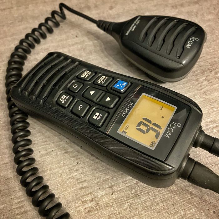 Radiotelefon morski Icom IC-M37 + HM-165 ZESTAW