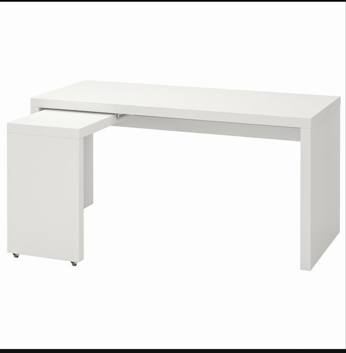 Mesa secretária conjunto com cadeira.