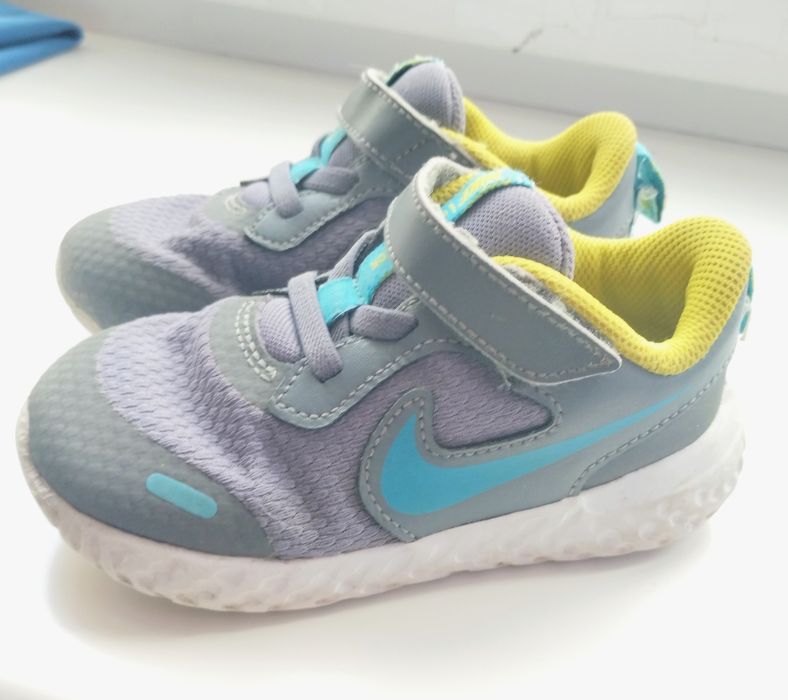 Дитячі кросівки 25 р