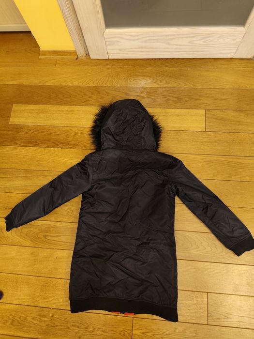 Kurtka czarna z kapturem dla dziewczynki 146-152