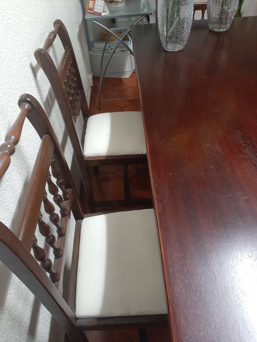 Conjunto mesa e 6 cadeiras