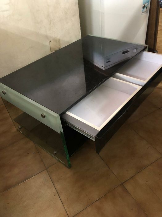 Mesa de centro em vidro