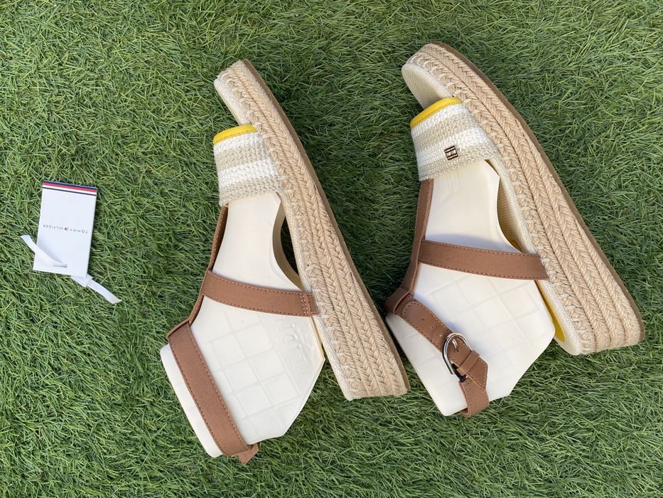 Sandalias Tommy Hilfiger ( Novas )