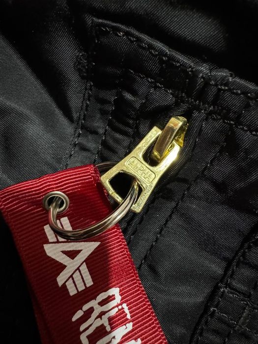 Орігнальный  бобмер новый: Alpha industries CWU 45