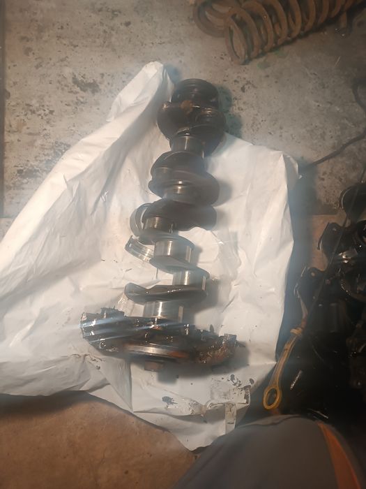 Коленвал форд эскорт 1.4 с масляный насос.б.у