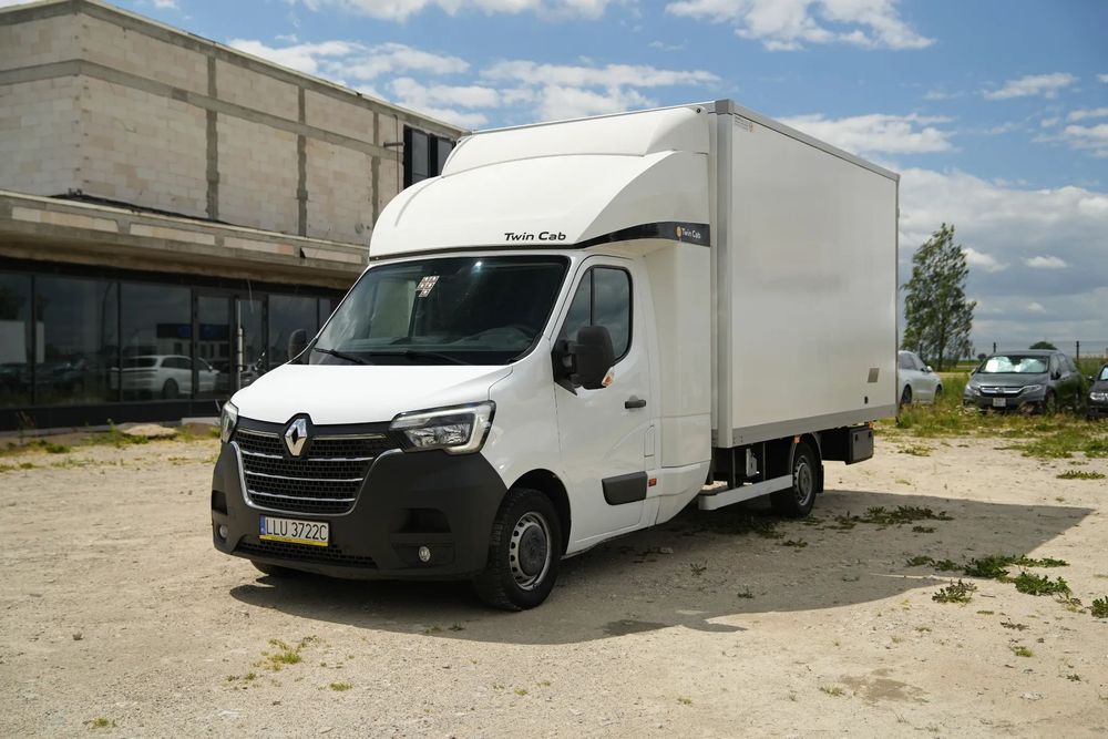Renault Master  Renault Master sztywna zabudowa 8ep