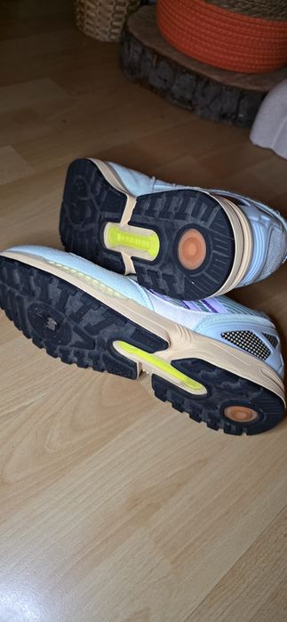 Adidas torsion zx 9020.