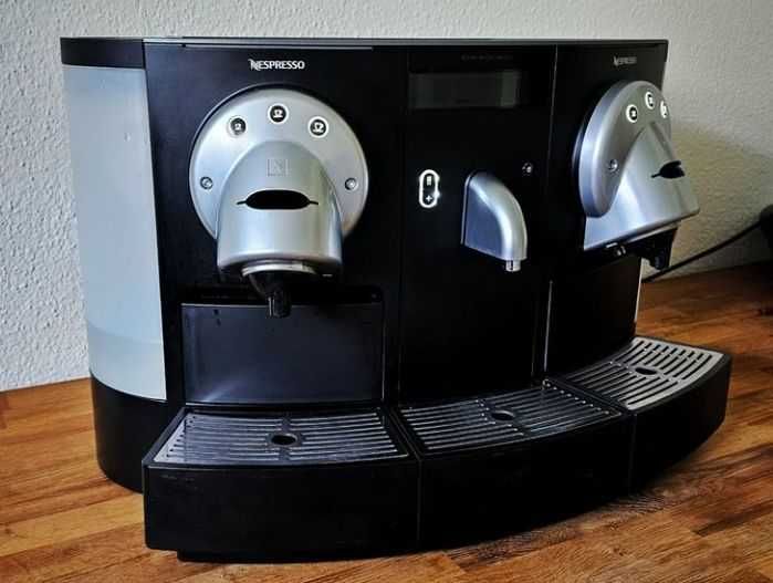 Máquina cafe Nespresso gemini c220