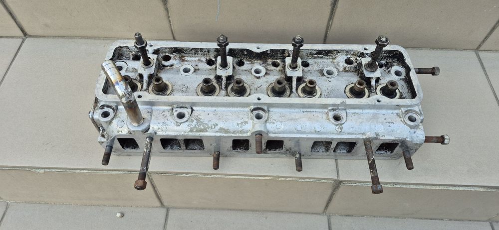 Головка блока ГАЗ 21. ГБЦ на Газ21 Волга.  Уаз.