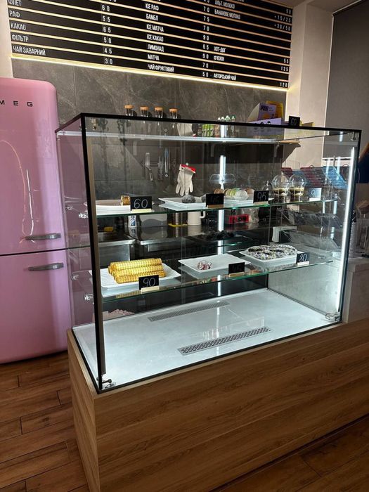 Витрина кондитерская холодильная куб холодильник для десертов