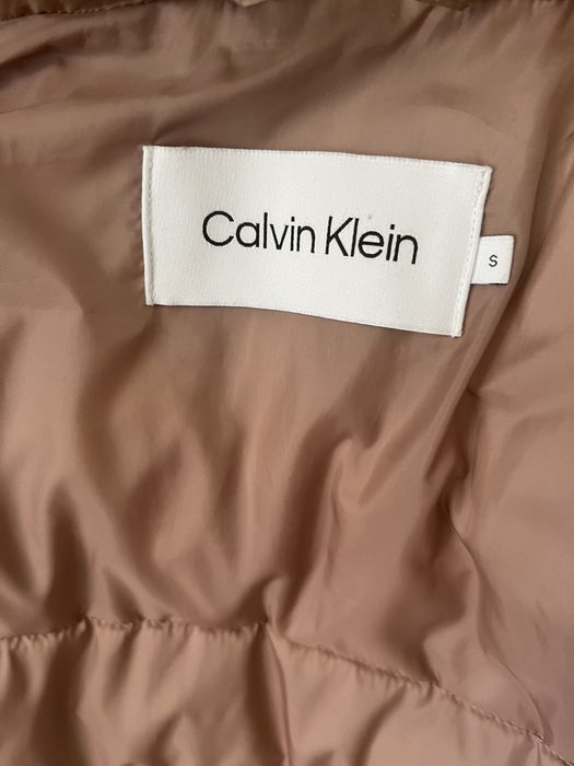 Продамо жіночий пуховик Calvin Klein
