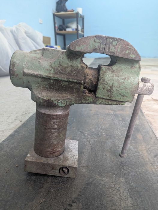 Продам тиски слюсарні