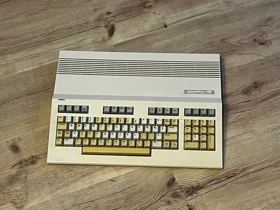 Komputer Commodore 128