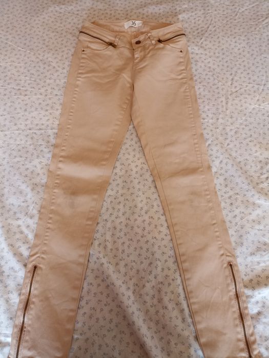 Calças skinny beges da Zara