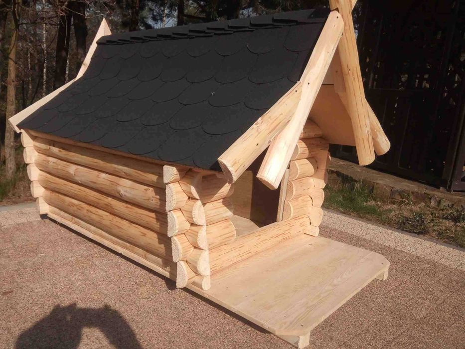 Góralska buda dla psa z bali owczarek