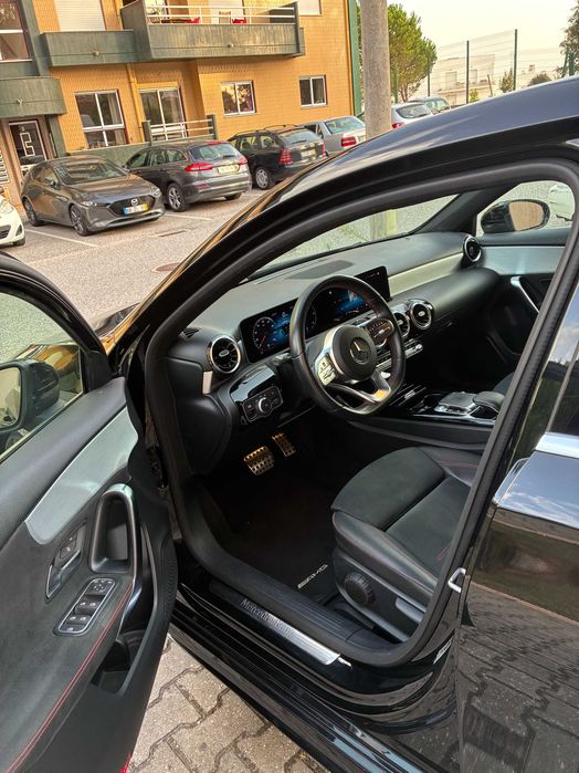 Mercedes-Benz A 180 W177 de 2019, equipado com o Pack AMG, caixa automática.