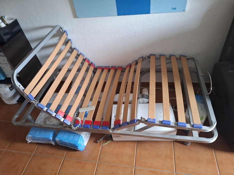Cama articulada com motor