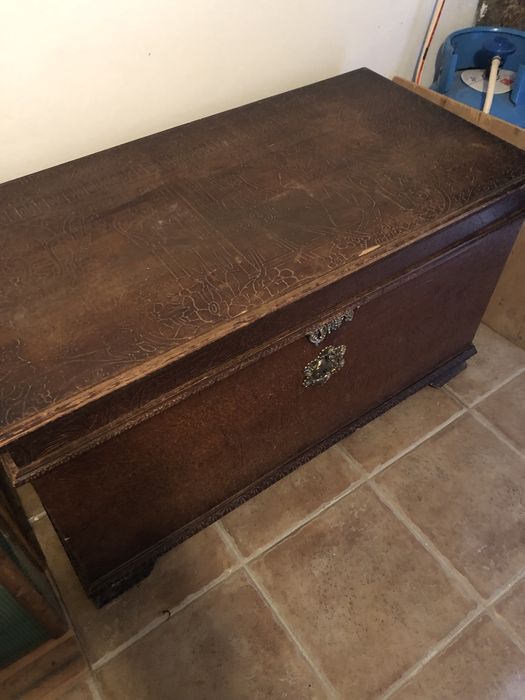 Mala em madeira trabalhada