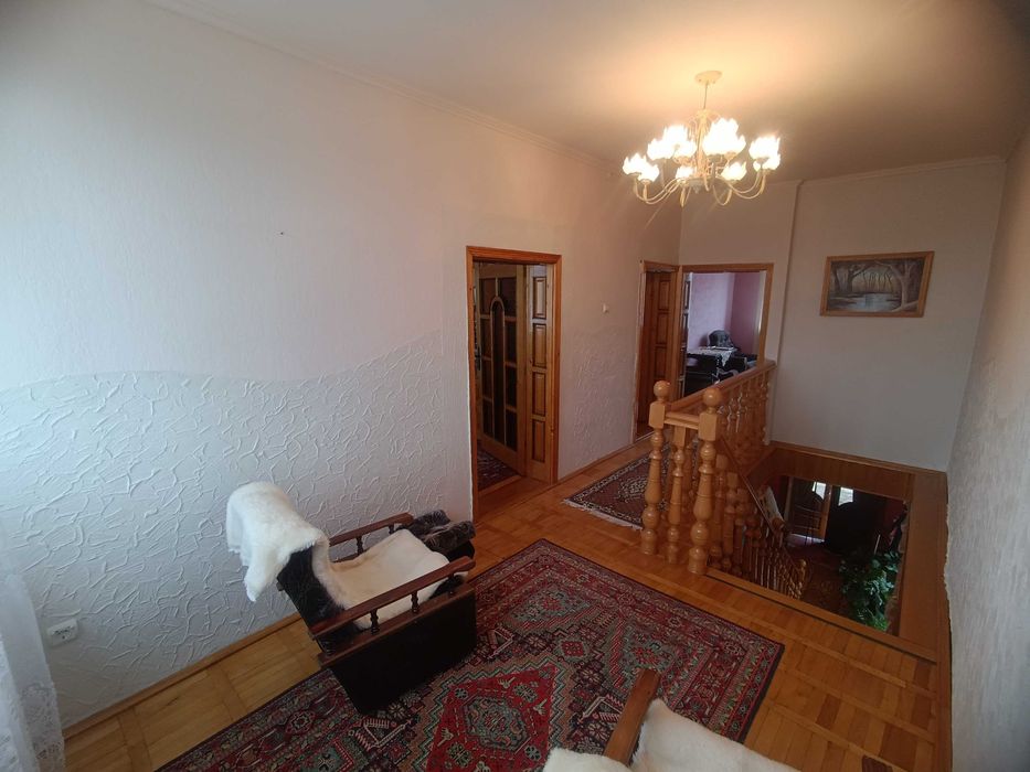 ВЕЛИКЕ БУДИНКОВОЛОДІННЯ (2 окремих будинки) 800 м від центру, 12 соток