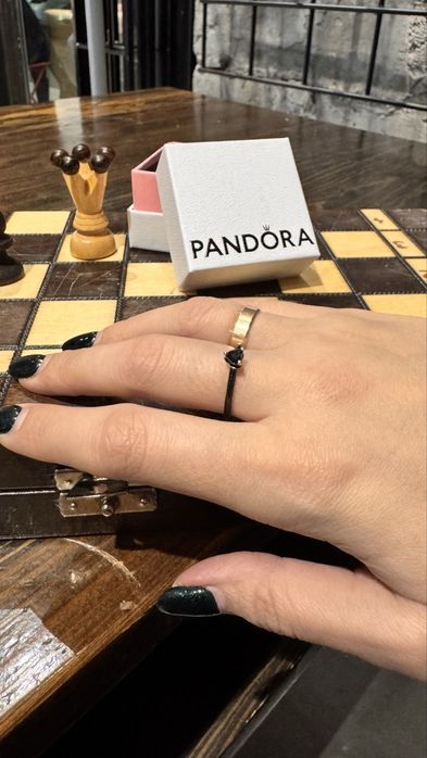 Чорна каблучка з емаллю Пандора Pandora 925 проба