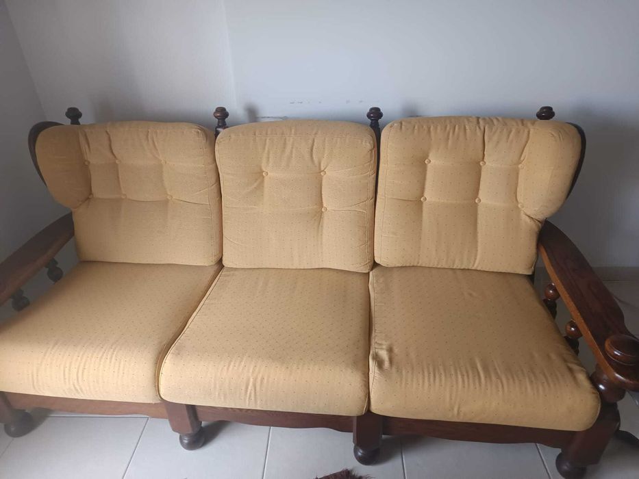 Sofas antigos em madeira
