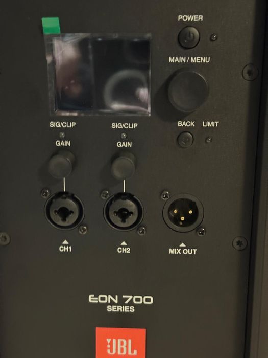 JBL EON 715 + capa oficial