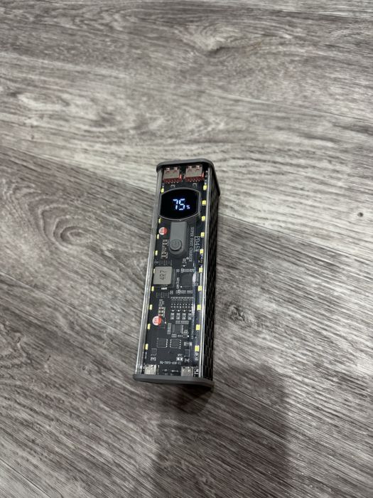 Прозрачный повербанк с поддержкой быстрой зарядки 20000 mah. Powerbank