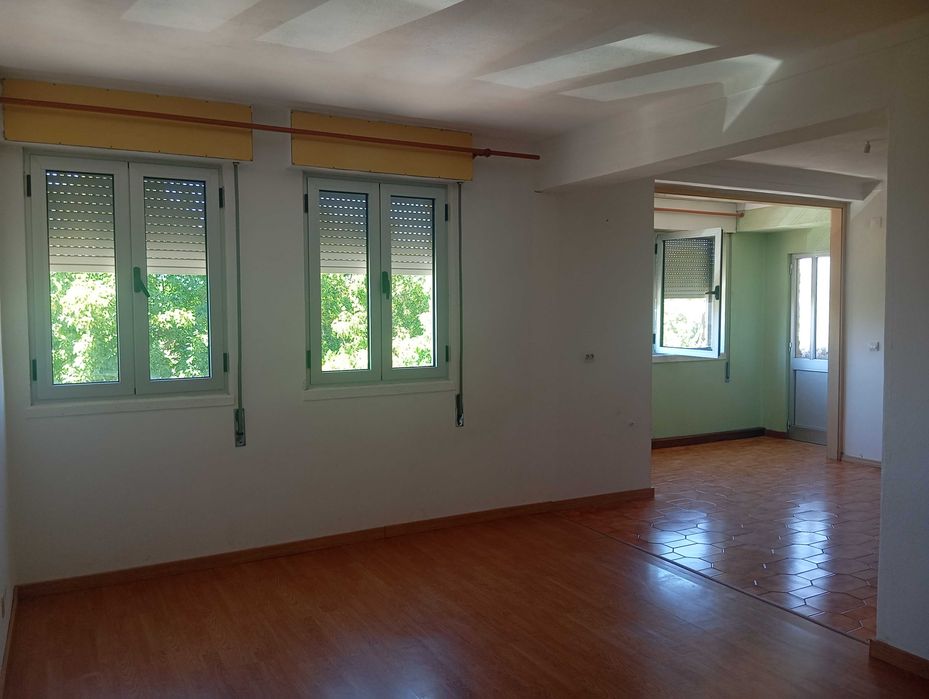 Arrenda-se apartamento T4 no centro da vila de Condeixa-a-Nova