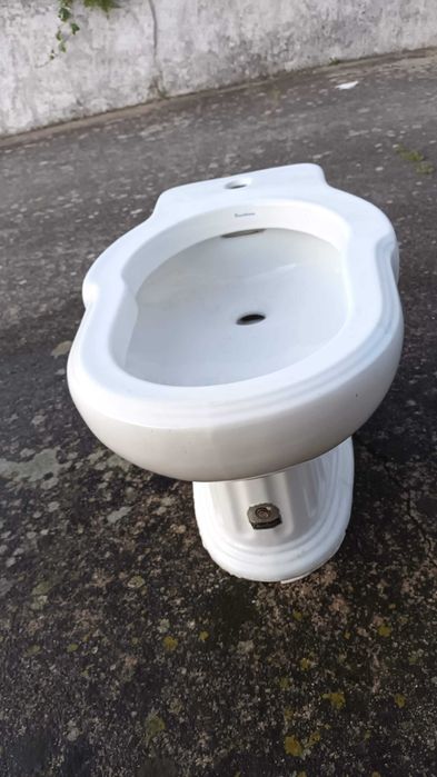 Bidé Sanitana com torneira