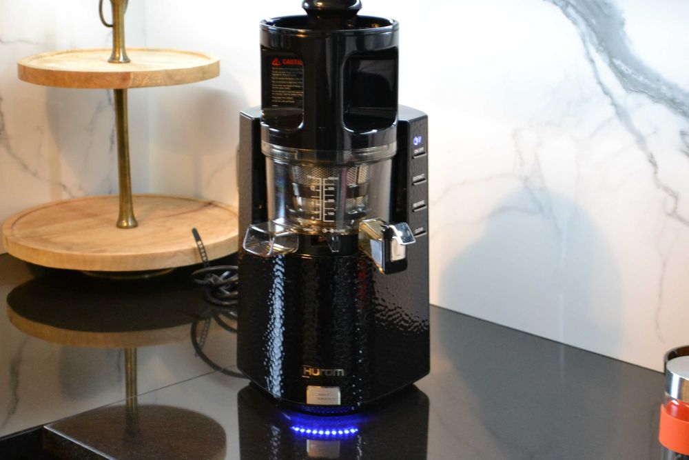 Wyciskarka wolnoobrotowa Hurom HR-DBE14 czarna, stan jak nowa.