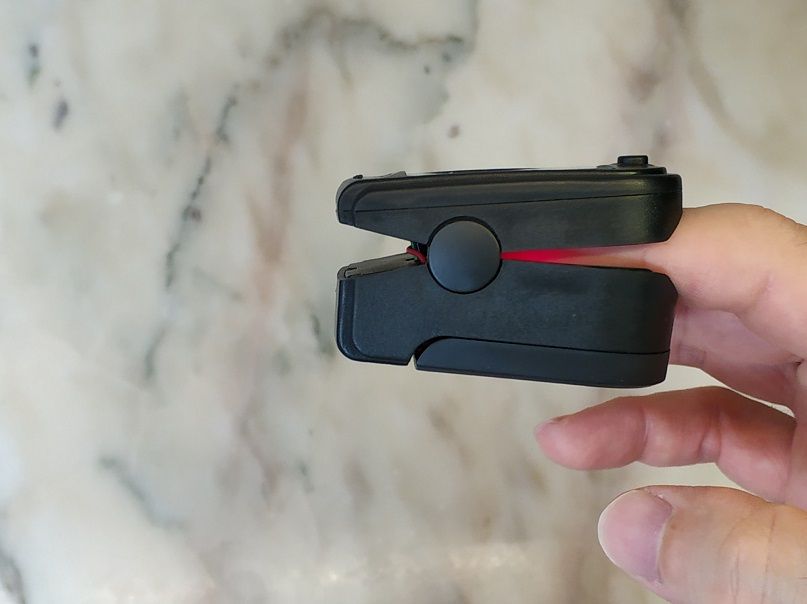 Saturímetro/Oxímetro de dedo portátil - NOVO